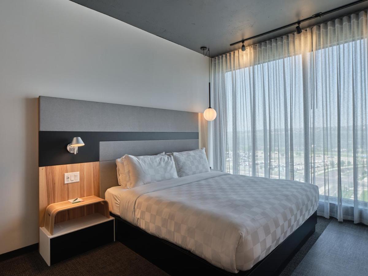 Alt Hotel Calgary University District Екстериор снимка